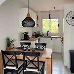 2 Bedroom Walking Distance To The Apartmán
